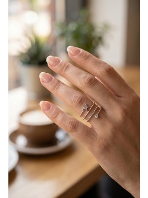 Aslanoğlu Store Pirinç Gümüş Renk Spiral Zirkon Taşlı Yıldız Model Kadın Yüzük TJ-BYK4329