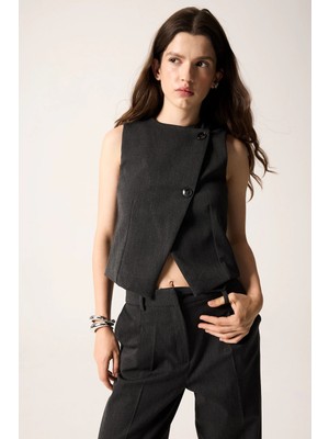 DeFacto Fitted Bisiklet Yaka Asimetrik Kapamalı Crop Yelek I5182AX26WN