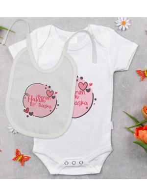 BK Gift Bk Kids Halam Bir Başka Tasarımlı Bebek Body Zıbın ve Mama Önlüğü Hediye Seti - Model 1 9-12 Ay