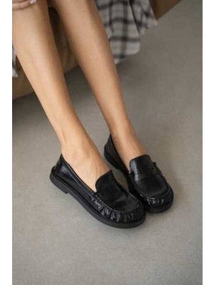 Selin Shoes Livo Kalın ve Düz Taban Klasik Kadın Ayakkabı- Siyah Rugan