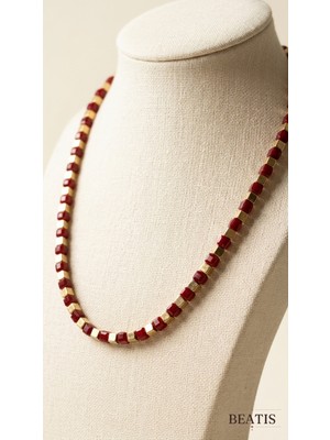 Beatis Kadın Bordo Küp Boncuklu Altın Renk Kolye 42 cm Ayarlanabilir Mat Kristal Kolye