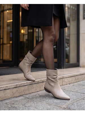 Futsi Shoes Vıctorıa Bej Hakiki Deri Körük Detaylı Kısa Topuklu Bot