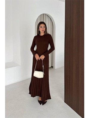 Dip Moda Neşeli Butik Kadın Kahverengi Fitilli Triko Tam Boy Standart Beden Arka Bağlamalı Elbise NBK2585