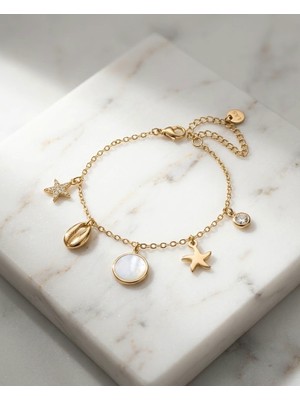 Triya Wear Studio Triya Studio Gold Sedefli Marin Charm Kadın Bileklik – Deniz Yıldızı & Deniz Kabuğu Figürlü 316L Çelik Lüks Bileklik