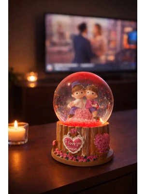 Ersert Ers Sevgililer Temalı LED Işıklı Kar Küresi 9 cm – Romantik & Anlamlı Sevgili Hediyesi Pembe
