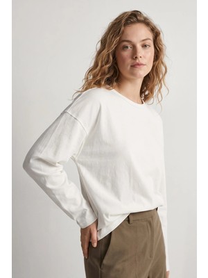 Elemge %100 Pamuk Süprem Oversize Kadın Uzun Kollu T-Shirt Compact Penye Tok Yumuşak Kumaş Bol Kesim Nefes Alan Terletmez Yapı Basic Ekru Tişört