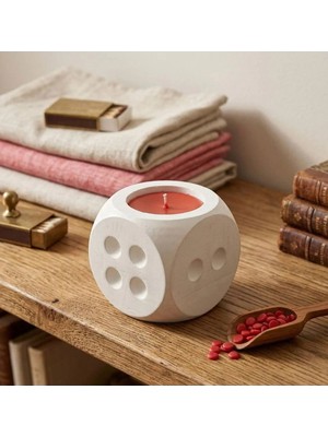 Serene Space Çilek Kokulu Dekoratif Küçük Boy Zar Mum 6 cm 50 G