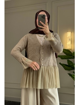 Suede Style 51251 - Şık Rahat Akrilik Iplik Kumaş Garnili Kısa Düğmeli Kadın Triko Hırka