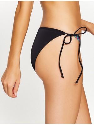 Mythriva Desenli Bikini Altı