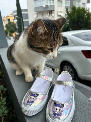 Scarpe Magiche Labubu Kız Çocuk Hologram Parlak Babet – Cırtlı Ayakkabı (31-35 Numara Arası Işıksızdır )