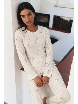 Meca Kadın Desenli Uzun Kollu Rahat Ekru Pijama Takımı