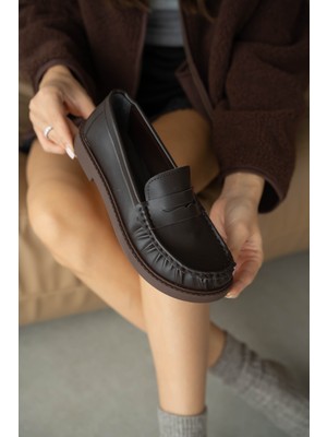 Selin Shoes Livo Kalın ve Düz Taban Klasik Kadın Ayakkabı- Kahve Deri