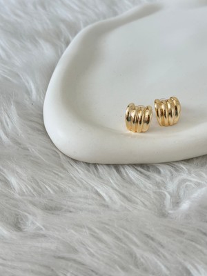 Revoia Minimal Kavisli Gold Küpe