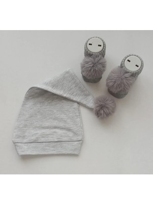 Rafta Hoşgeldin Bebek, Yenidoğan Erkek Bebek, Gri Şapka Ponpon Çorap Hediye Seti