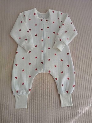 Rafta Tr Kollu Yazlık Tek Kat Müslin Uyku Tulumu, 0.5 Tog, %100 Pamuk, Kırmızı Kalp Desenli, 6-12 Ay, Unisex