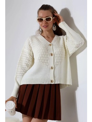 Rmy Moda Kadın Ekru Motif Desenli Düğmeli Kışlık Triko Hırka LOİA25-5267