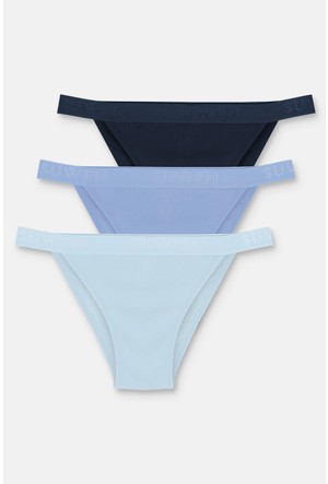 Pussy ichkariga aylandi