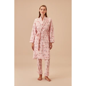 Young Mother Uzun Sabahlık