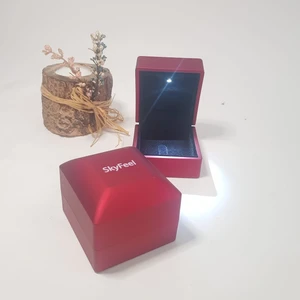 Skyfeel Işıklı Yüzük Kutusu Kırmızı