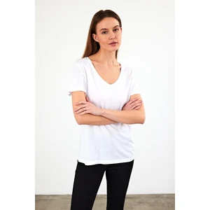 Kadın Boyfriend Beyaz V Yaka Regular Fit Modal Tişört (Lyocell)