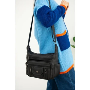 Mega Yıkama Çapraz Kadın Çanta: Şık ve Dayanıklı Suni Deri Tasarımıyla 21X18X10 KOD107