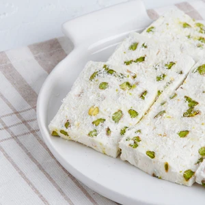 Bulutlar Kuruyemiş Antep Fıstıklı Sütlü Cezerye  (Kg) 500 gr