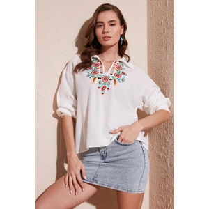 Pamuklu Regular Fit Nakış Işlemeli Bluz Kadın Bluz 611BZ0181