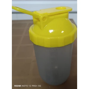 Shaker 700 ml renk seçeneği