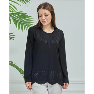 Rahat Kesim Yaka ve Etek Ucu Desenli Taş Işlemeli Siyah Anne Penye Bluz