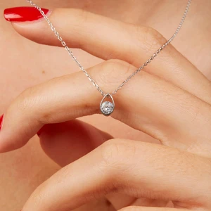 Joy of Jade Parıl Kolye 1 Mikron Rodyum Kaplama (925 Ayar Gümüş Üzerine) Zirkonyum