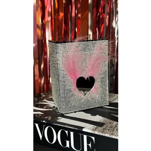 Oasis Life Taşlı Ruhsat Kılıfı Kalp Ayna ve Tüy Koleksiyon