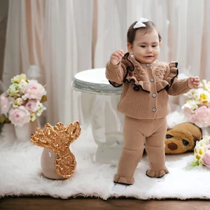 Meriç Bebe Kız Bebek Fırfır Detaylı Hırkalı Pantolonlu 2li Triko Takım