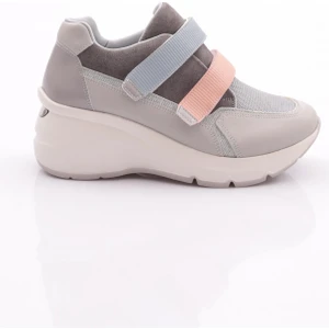 62169 Kadin Cirtli Spor Ayakkabi