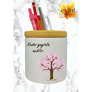 Eylül Design Kader Gayrete Aşıktır Yazılı Pembe Çiçekli Ağaç Baskılı Seramik Kalemlik Ahşap Detaylı Kalem Kutusu