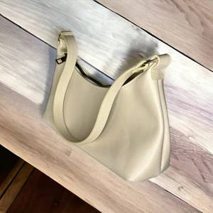 Fv Store Tek Bölmeli Suni Deriel ve Omuz Çantası
