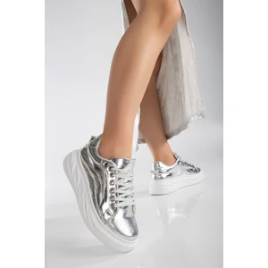 Gümüş Renk, Cilt, Topuk Boyu 4.5 Cm, Poli Air Hafif Taban, Göz Alıcı Parlak Tasarım Kadın Sneaker