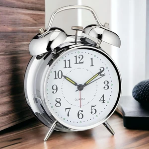 Akar Saniyeli Nostaljik Büyük Boy Masa Çalar Saat Yüksek Alarm Sesi 16,5cm Hediyelik Işıklı Parlak Akrep Yelkovan