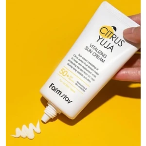 Farm Stay Citrus Yuja Vıtalızıng Sun Cream C Vitamini Içeren Güneş Kremi Spf 50