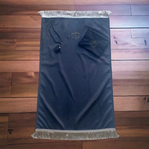 Miracle Gifts Minimal Kabe Desenli Çantalı Kadife Seccade -Siyah