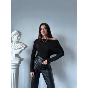 Suya U&S Wear Kayık Yaka Bluz