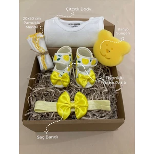 Masal Baby Kids Hoşgeldin Bebek Hediye Seti , Bandanalı Bebek Patik & Çıtçıtlı Body & Mendil & Banyo Süngerli Hediye Kutusu
