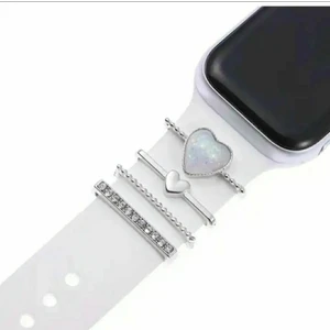 Charm 20 mm / 22 mm  Silikon ve  Apple Watch Silikon Kordonlar Için Uyumlu Kordon Süsü Taşlı Kalp Beyaz