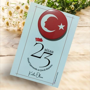 23 Nisan Kartlı Atatürk Siluetli Türk Bayrağı Rozetli Hediyelik (Model No: 12)