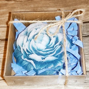 Huzur Soap Huzur Sabun, Kadife Çiçek Desenli Hediyelik ve Doğal El Yapımı Kokulu Sabun (Beyaz ve Lacivert)
