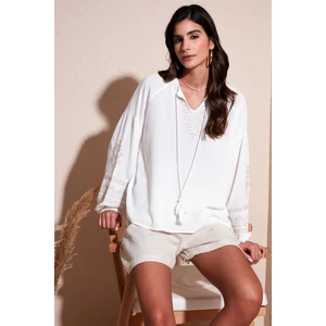 Yakası Bağlamalı Kolları Nakışlı V Yaka Regular Fit Bluz Bayan BLUZ 611BZ0368