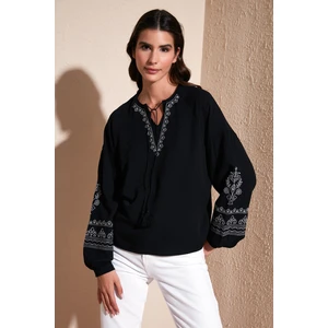Yakası Bağlamalı Kolları Nakışlı V Yaka Regular Fit Bluz Bayan BLUZ 611BZ0368