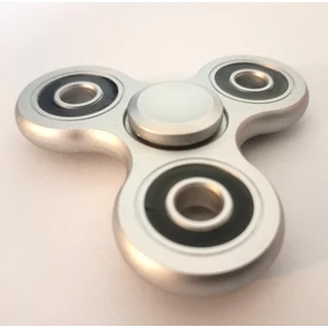 3 Kanat Çelik Stres Çarkı Uzun Süren Süper Dönüş Hızıyla Eğlendiren %100 Orjinal Fidget Hand Spinner