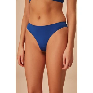 Lazer Kesim Dikişsiz String Külot