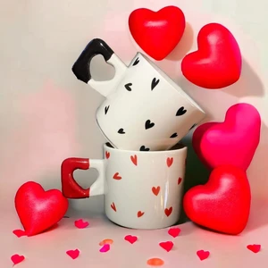 İki Seramik 2'li Siyah & Kırmızı Minimalist Kalp Baskılı Kupa / Mug Set