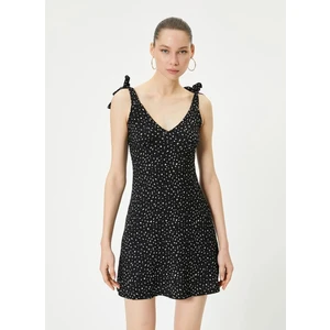 V Yaka Siyah Mini Kadın Elbise 4SAL80024IK